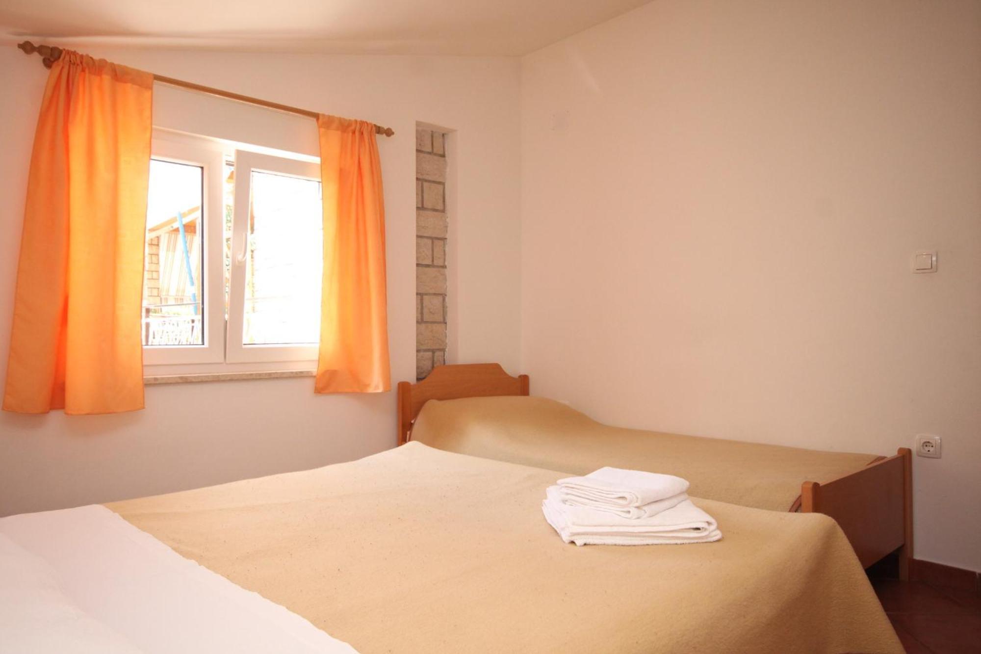 Apartments With A Parking Space Umag - 7039 Quarto foto