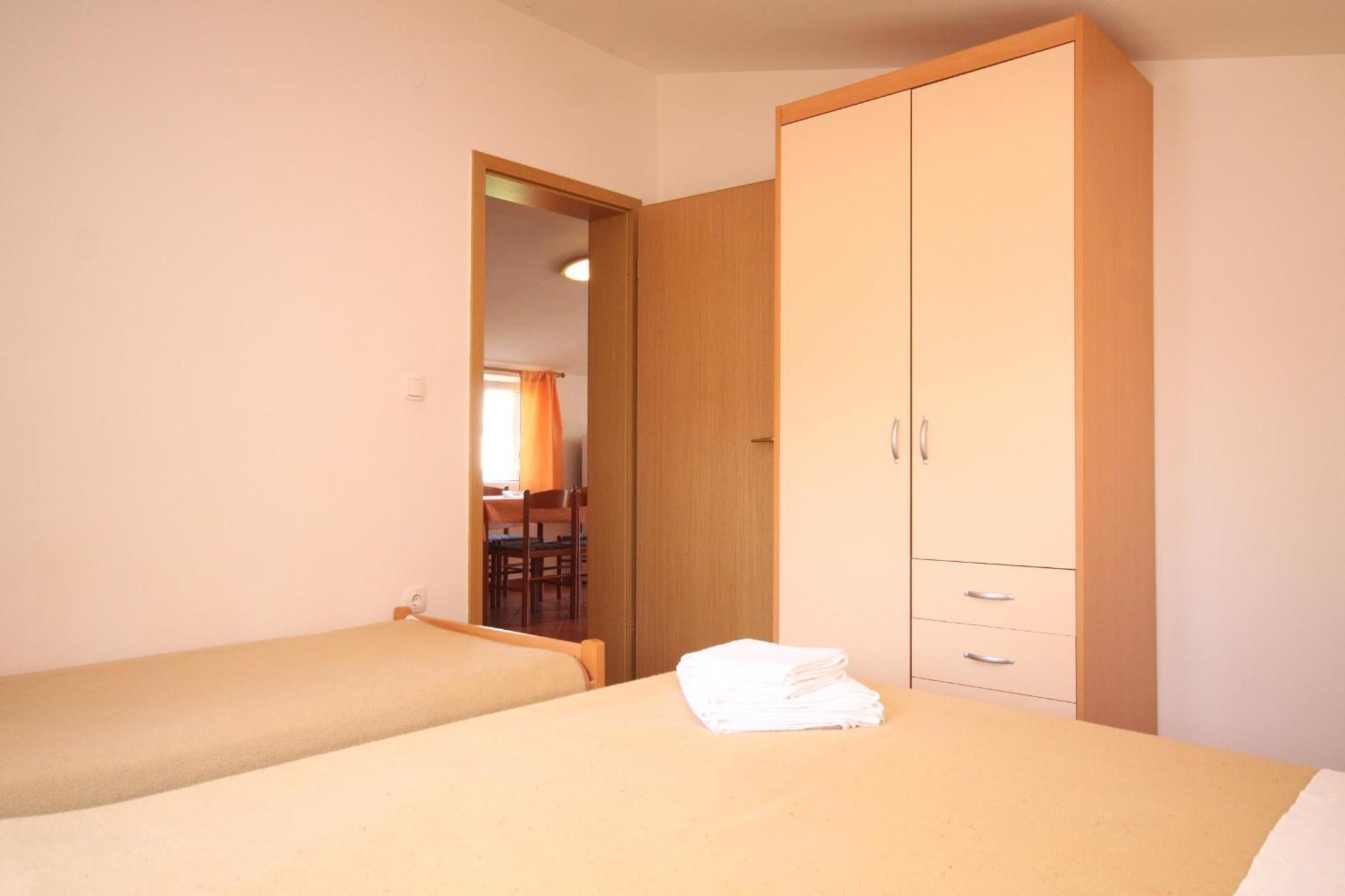 Apartments With A Parking Space Umag - 7039 Quarto foto